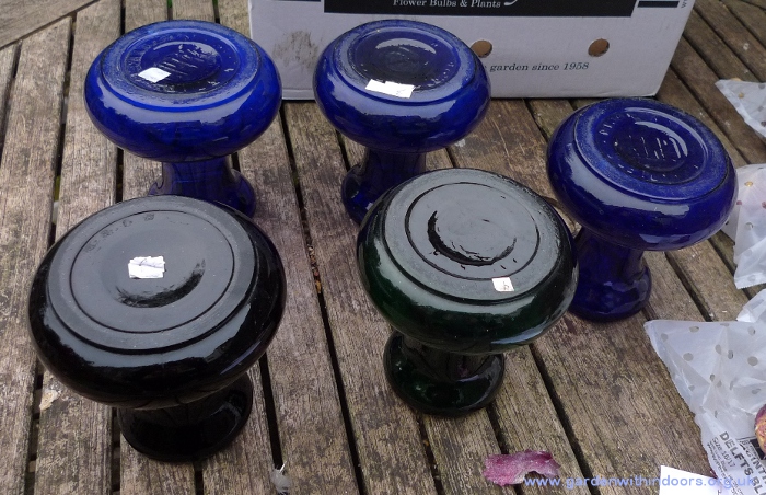 Tye hyacinth vase base